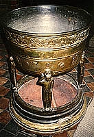Lüneburg, St.-Nicolai-Kirche - Bronzetaufe um 1325